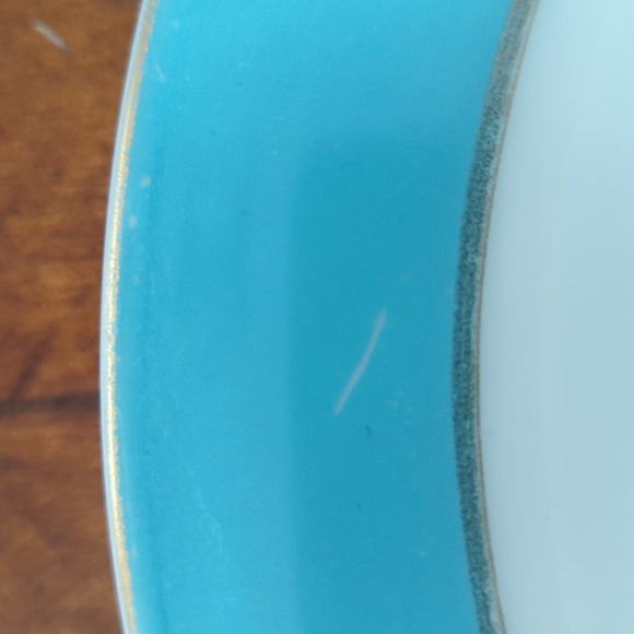 3 Vintage turquoise Pyrex plates and 1 saucer - Picture 5 of 8